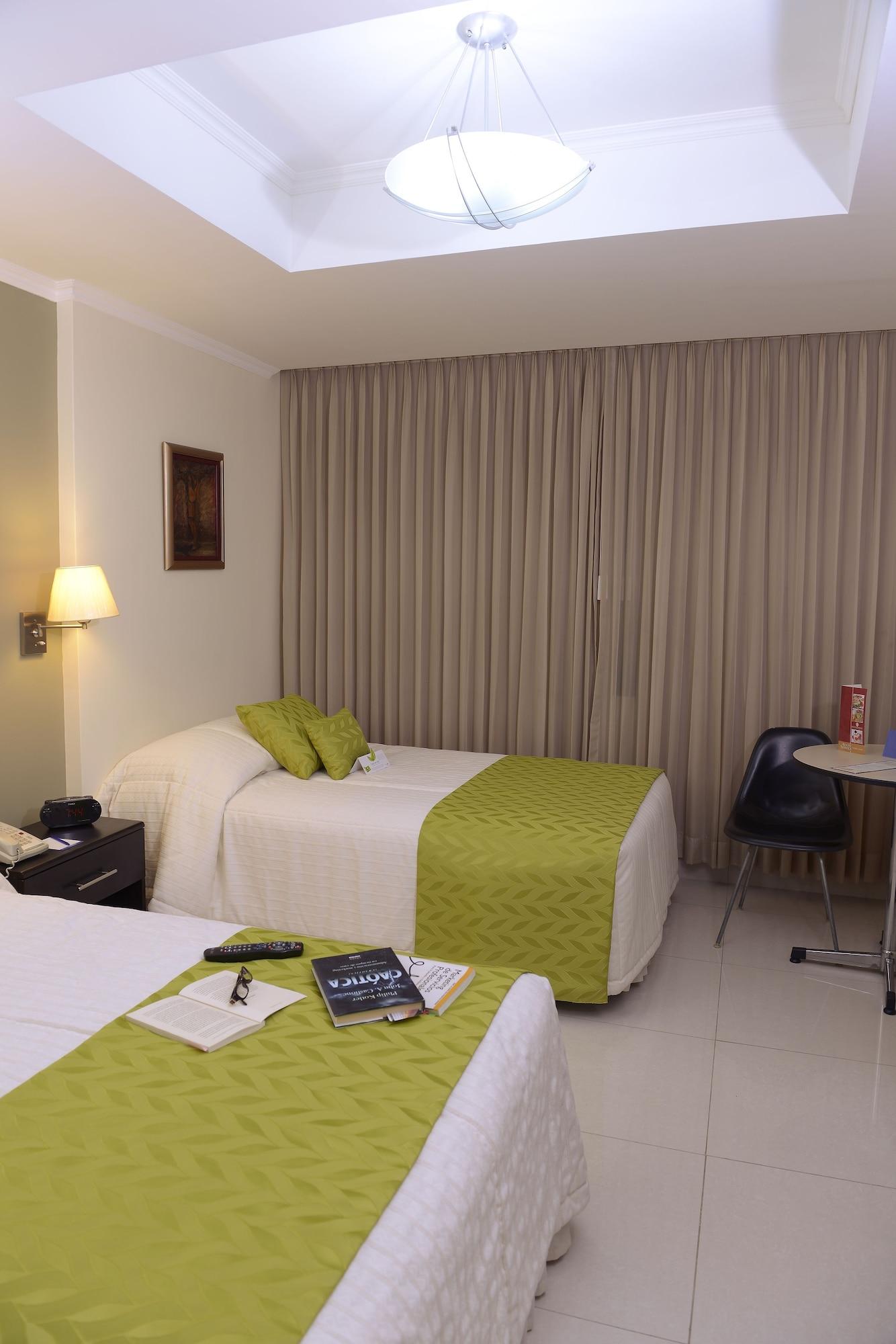 Hotel Ramada Guayaquil Esterno foto