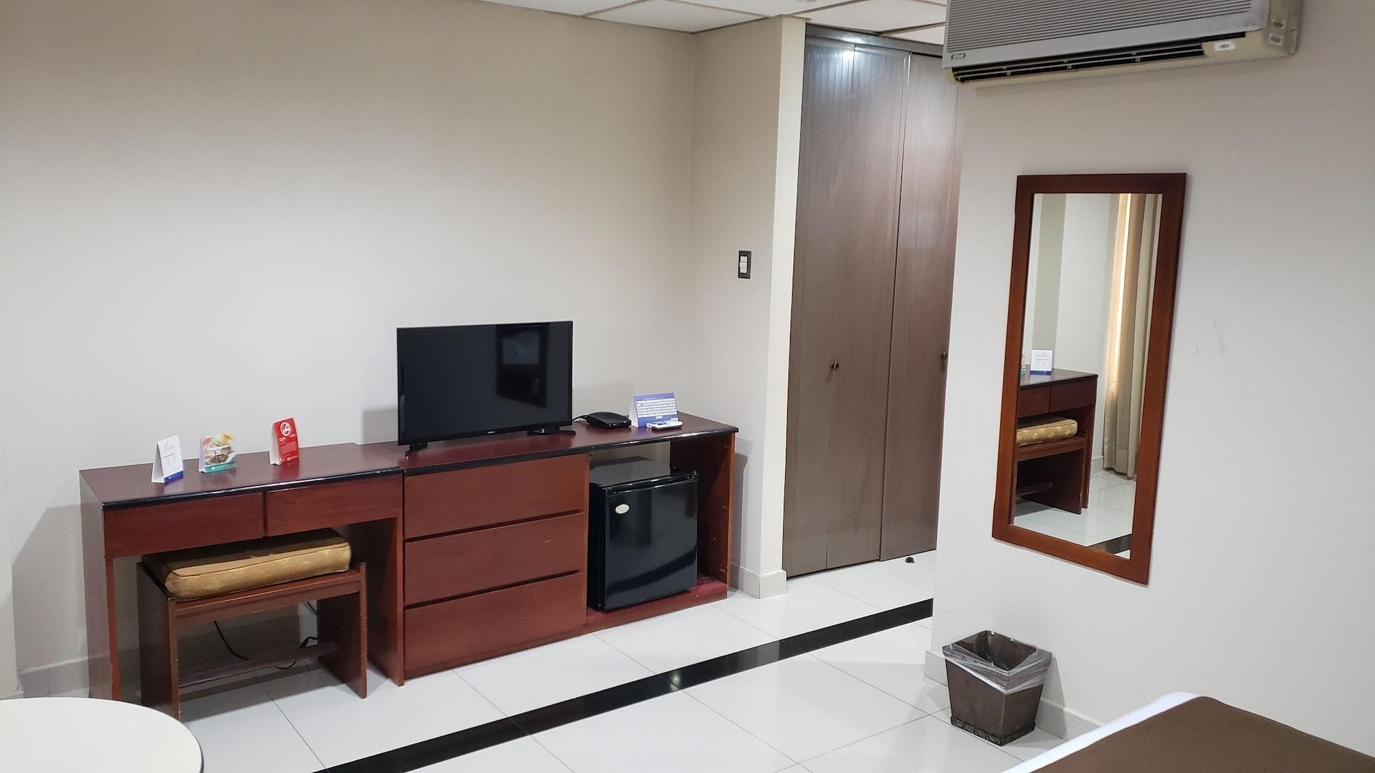 Hotel Ramada Guayaquil Esterno foto