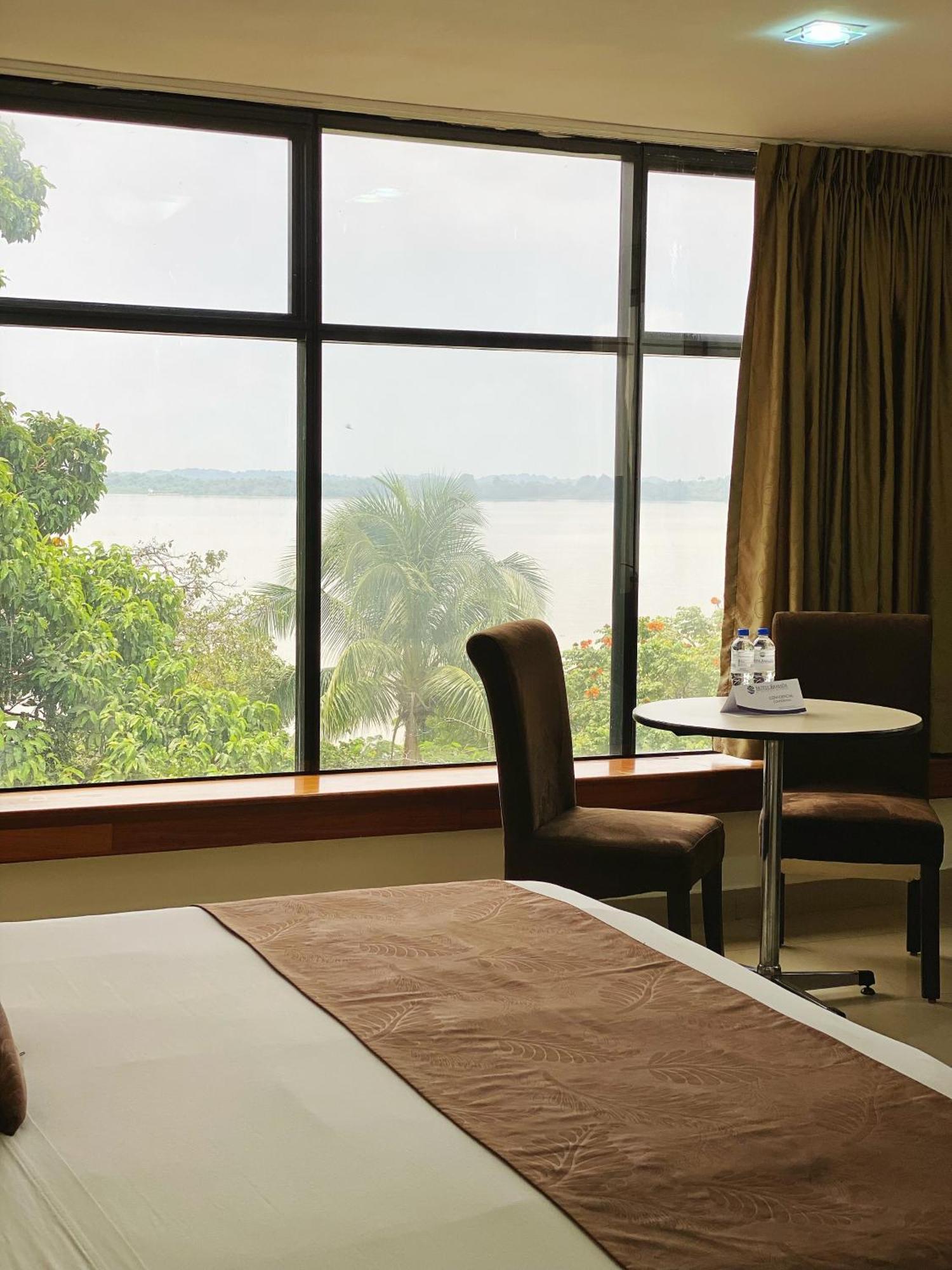 Hotel Ramada Guayaquil Esterno foto