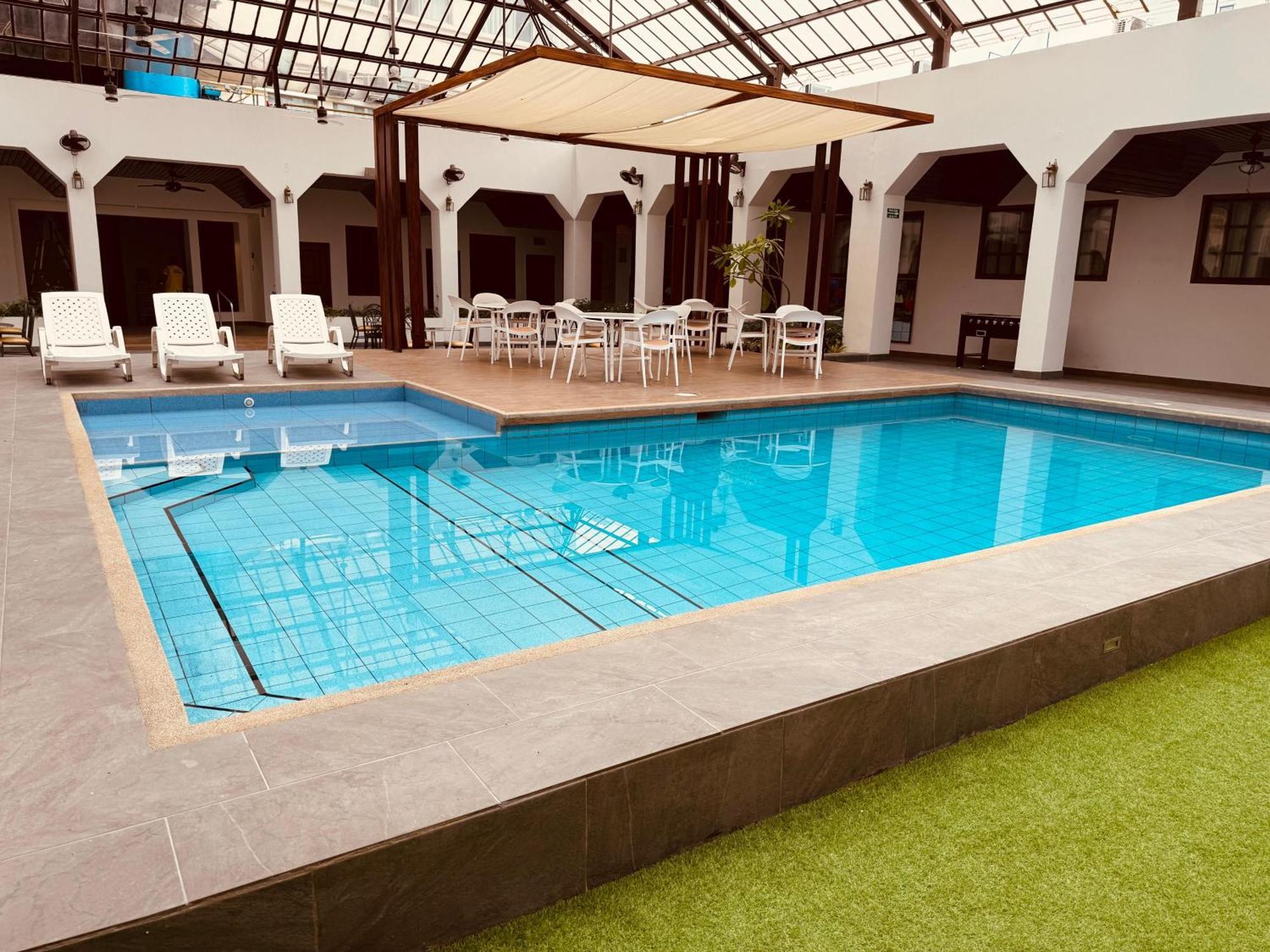 Hotel Ramada Guayaquil Esterno foto