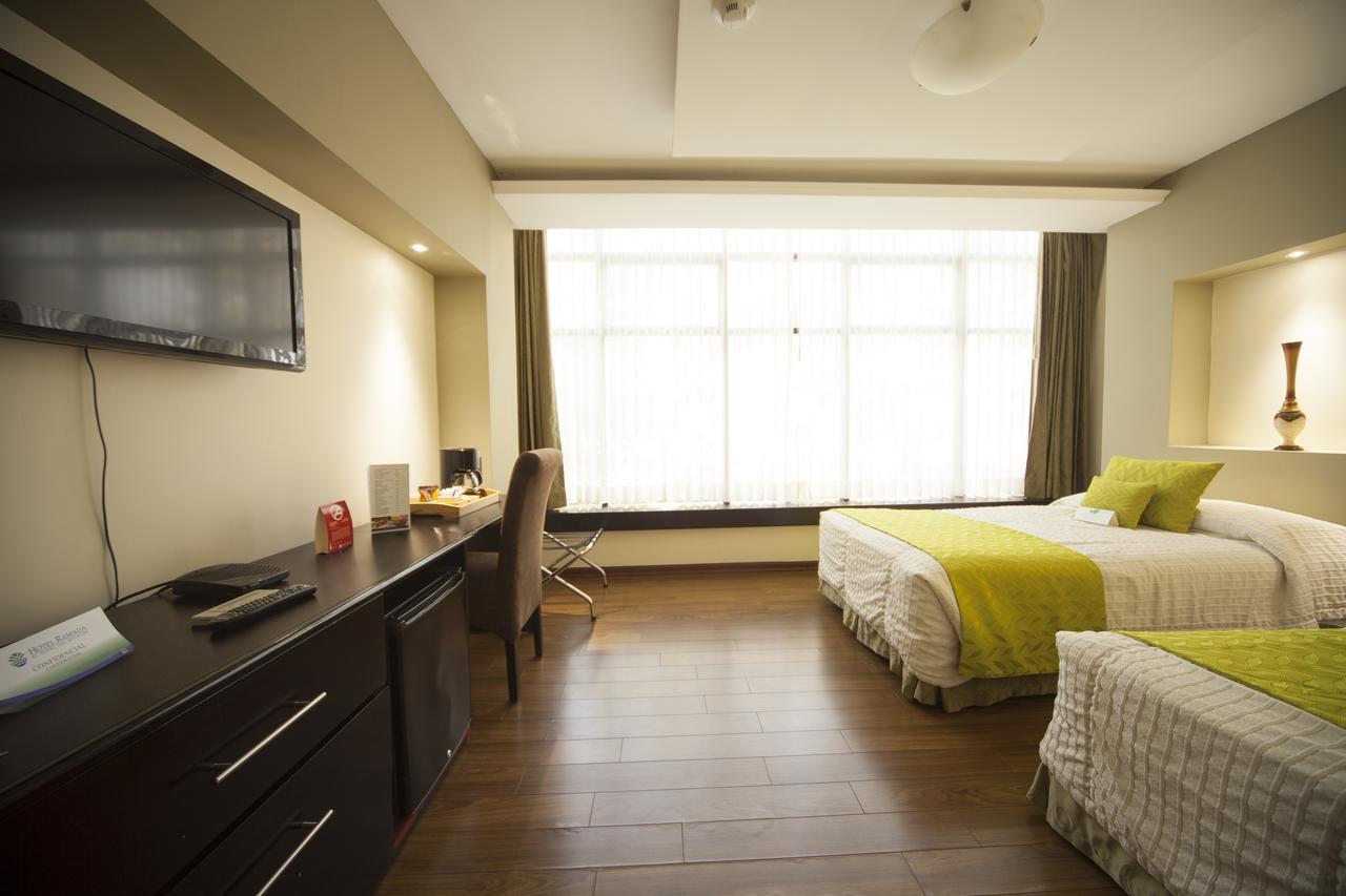 Hotel Ramada Guayaquil Esterno foto