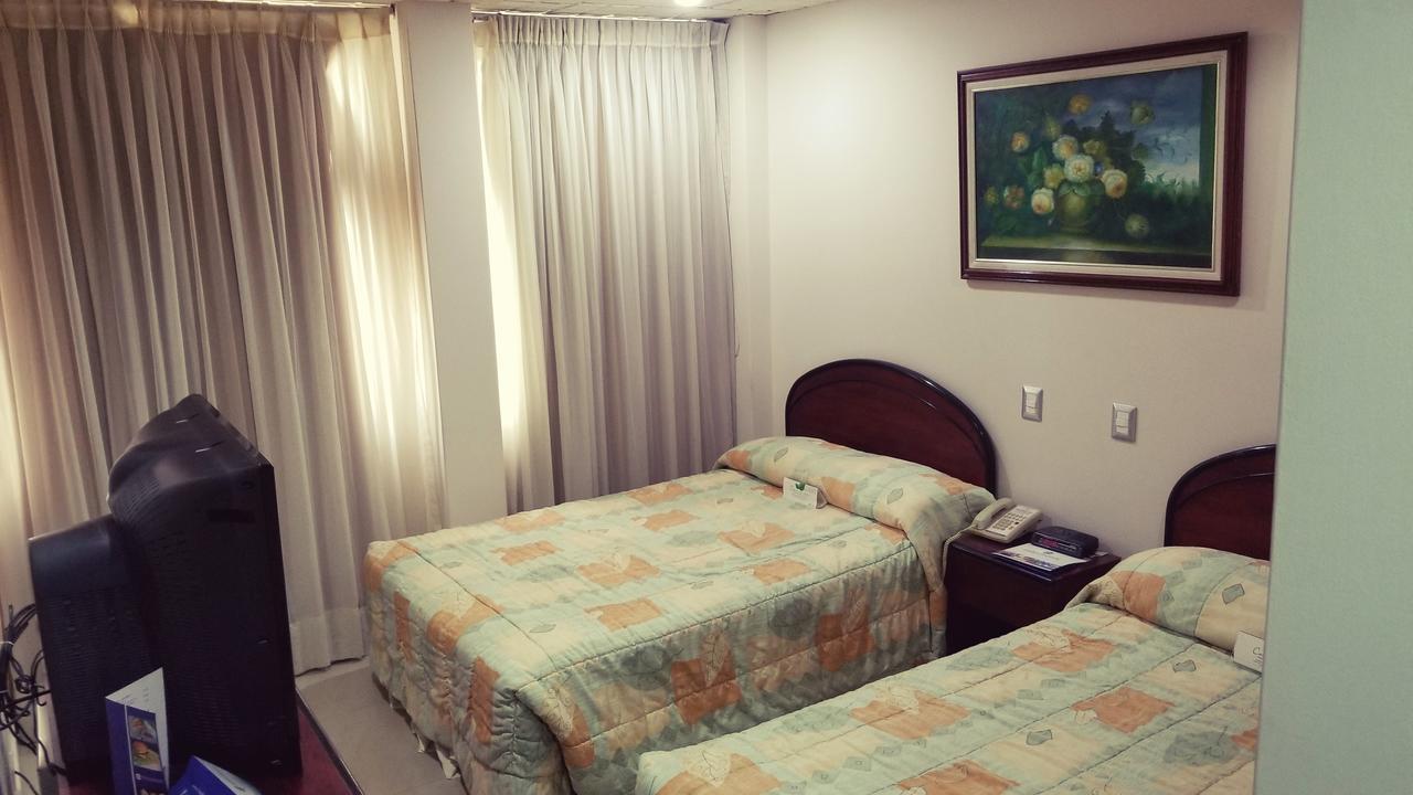 Hotel Ramada Guayaquil Esterno foto